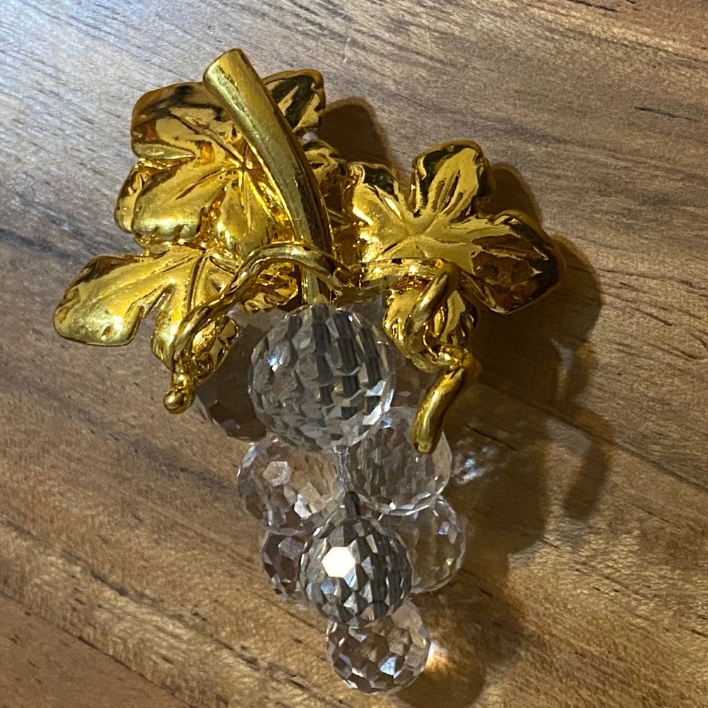 Vintage Swarovski Crystal gold toned crystal grape cluster pin/brooch